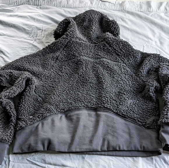 M/L Lululemon scuba - Picture 3 of 4